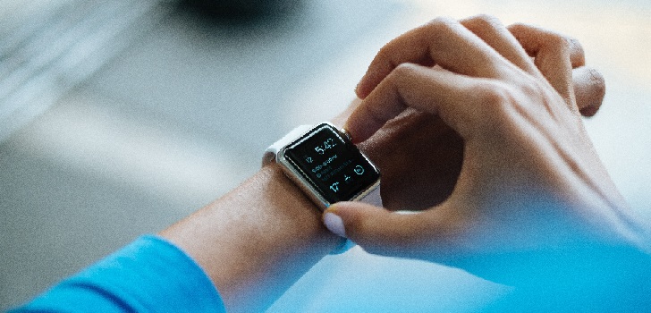 Las pulseras de ‘fitness’ se imponen a los relojes inteligentes en EEUU y la UE